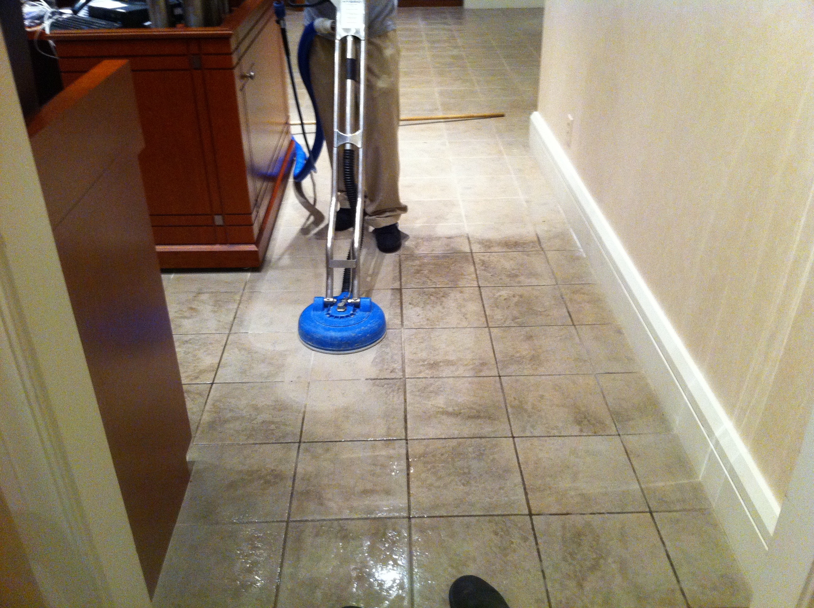 cleaning tile in palm beach gardens